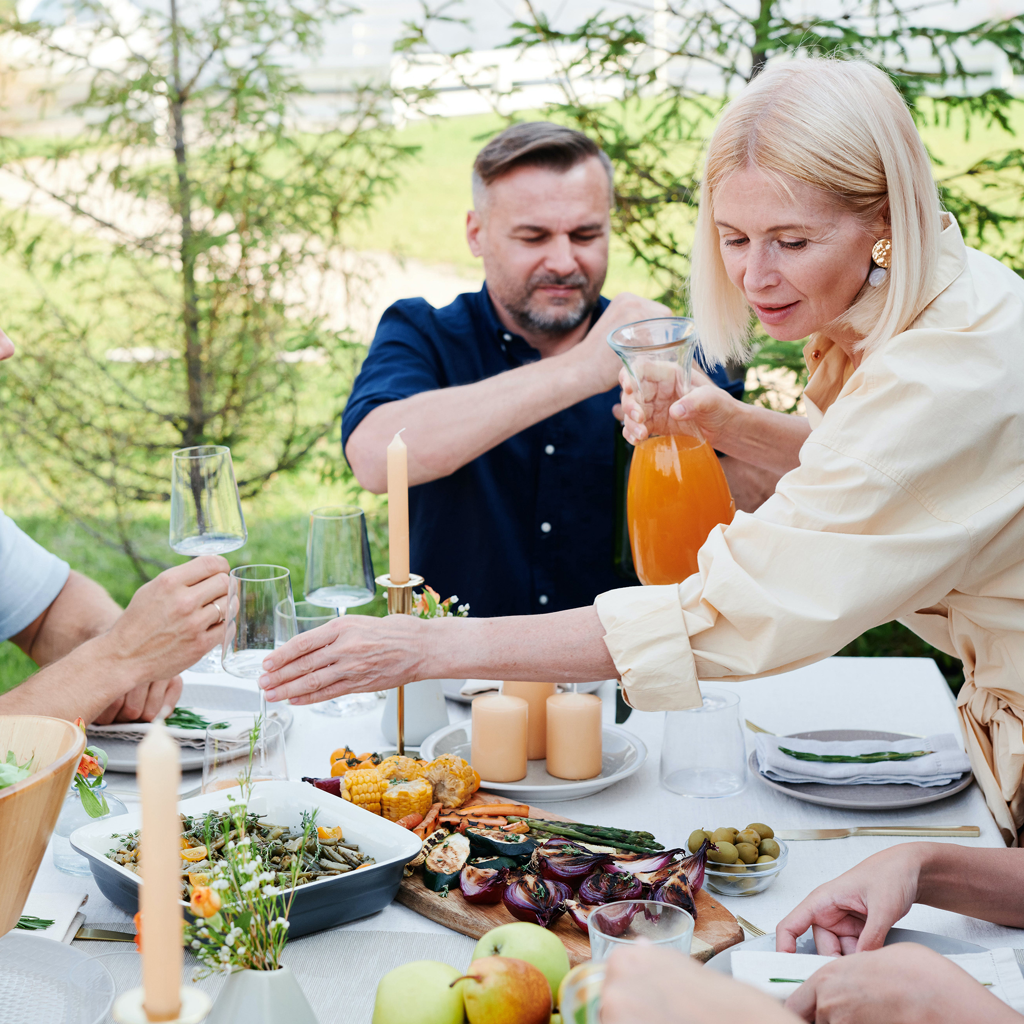 Campingtisch Set 5-teilig, Klapptisch mit 4 Camping Hocker WT009 Campingtisch Set 5-teilig, Klapptisch mit 4 Camping Hocker WT009