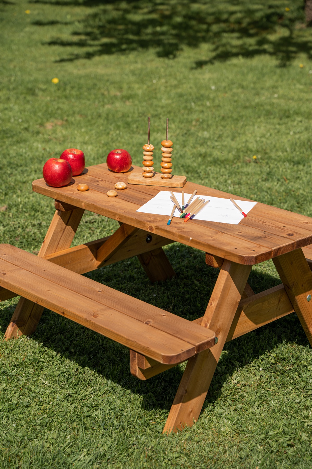 Kindersitzgruppe bestehend aus 1 Kindertisch mit 2 Kinderbänken, braun imprägniert NA047_B Kindersitzgruppe bestehend aus 1 Kindertisch mit 2 Kinderbänken, braun imprägniert NA047_B